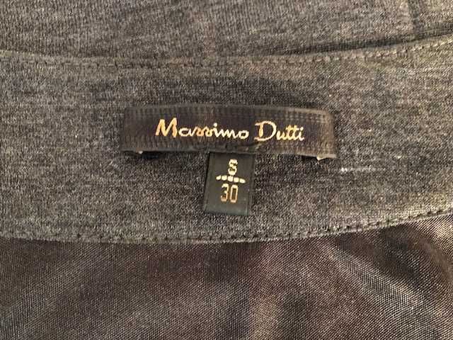 Vestido sem mangas cinzento com decote com aplicações