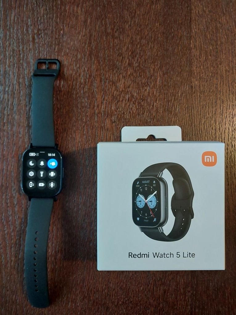 Smartwatche Radmi Watch 5 Lite.