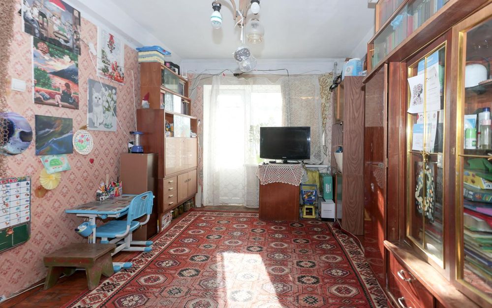 Продаж двокімнатної квартири на Космосі