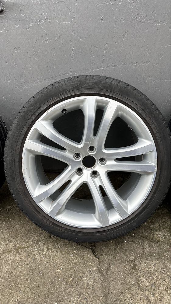 Продам Колеса Pirelli 255/40/19 Tiguan