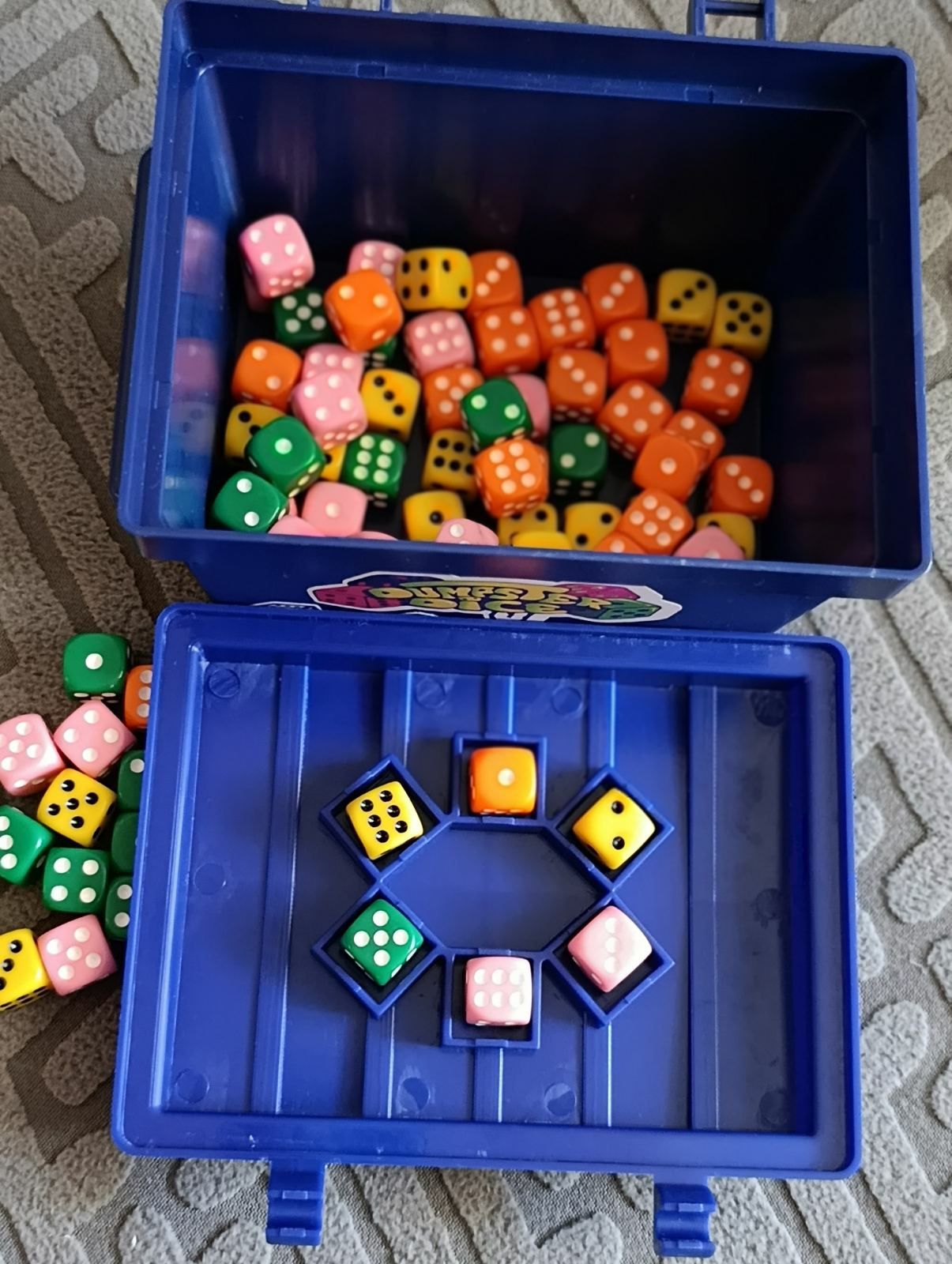Гра з кубиками, trash dice, dumpster dice