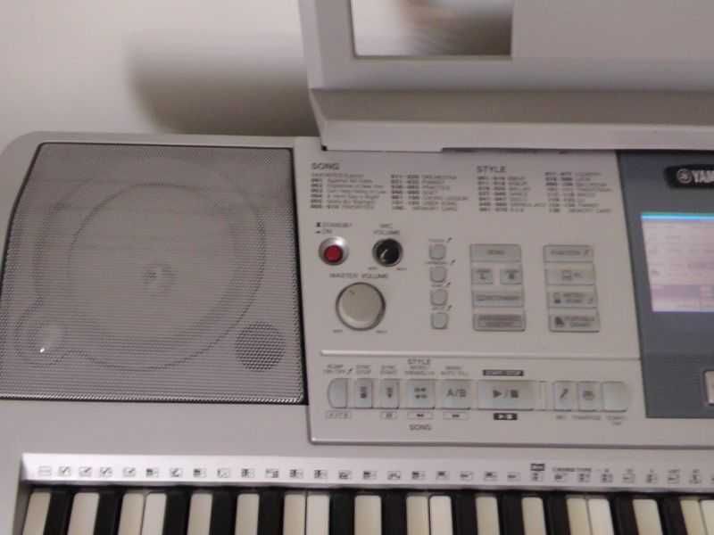 Yamaha PSR-K1 duży LCD USB uchwyt na mikrofon Dynamika Karaoke