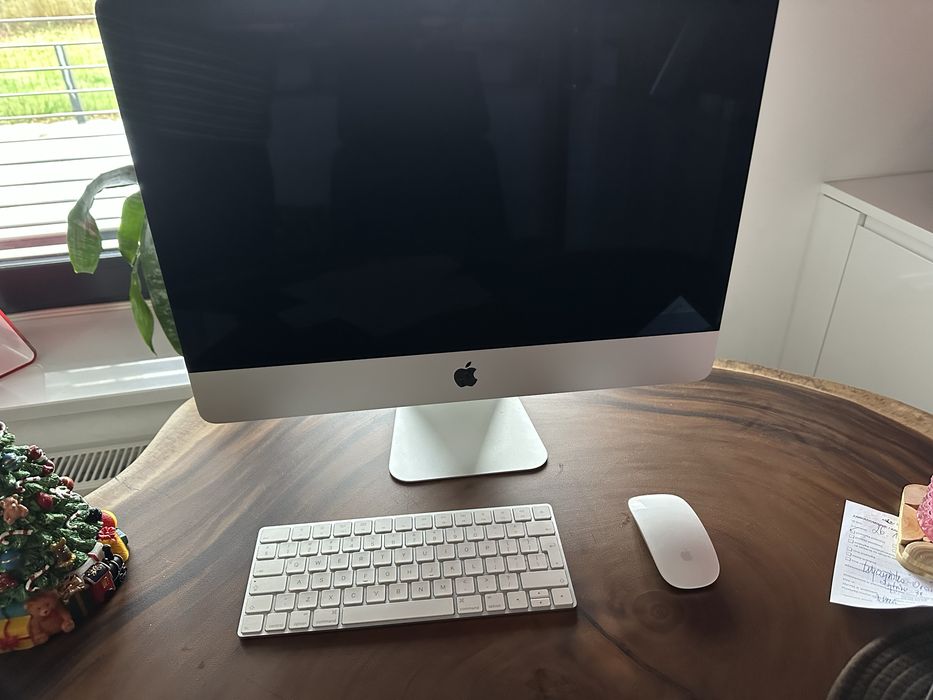 Komputer mac z 2013 lub 2014 roku