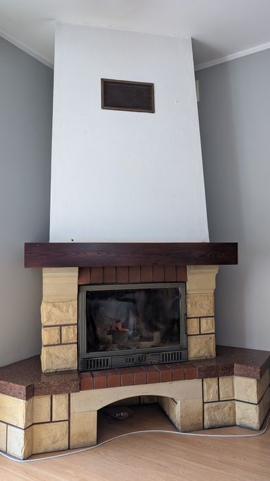 Kominek żeliwny narożny z zabudową do samodzielnego demontażu