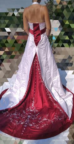 Свадебное платье со шлейфом с красными вставками (38) 44-46 р S-M