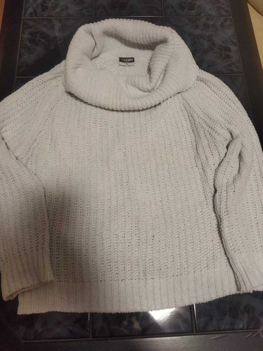 Miękki ciepły damski sweterek