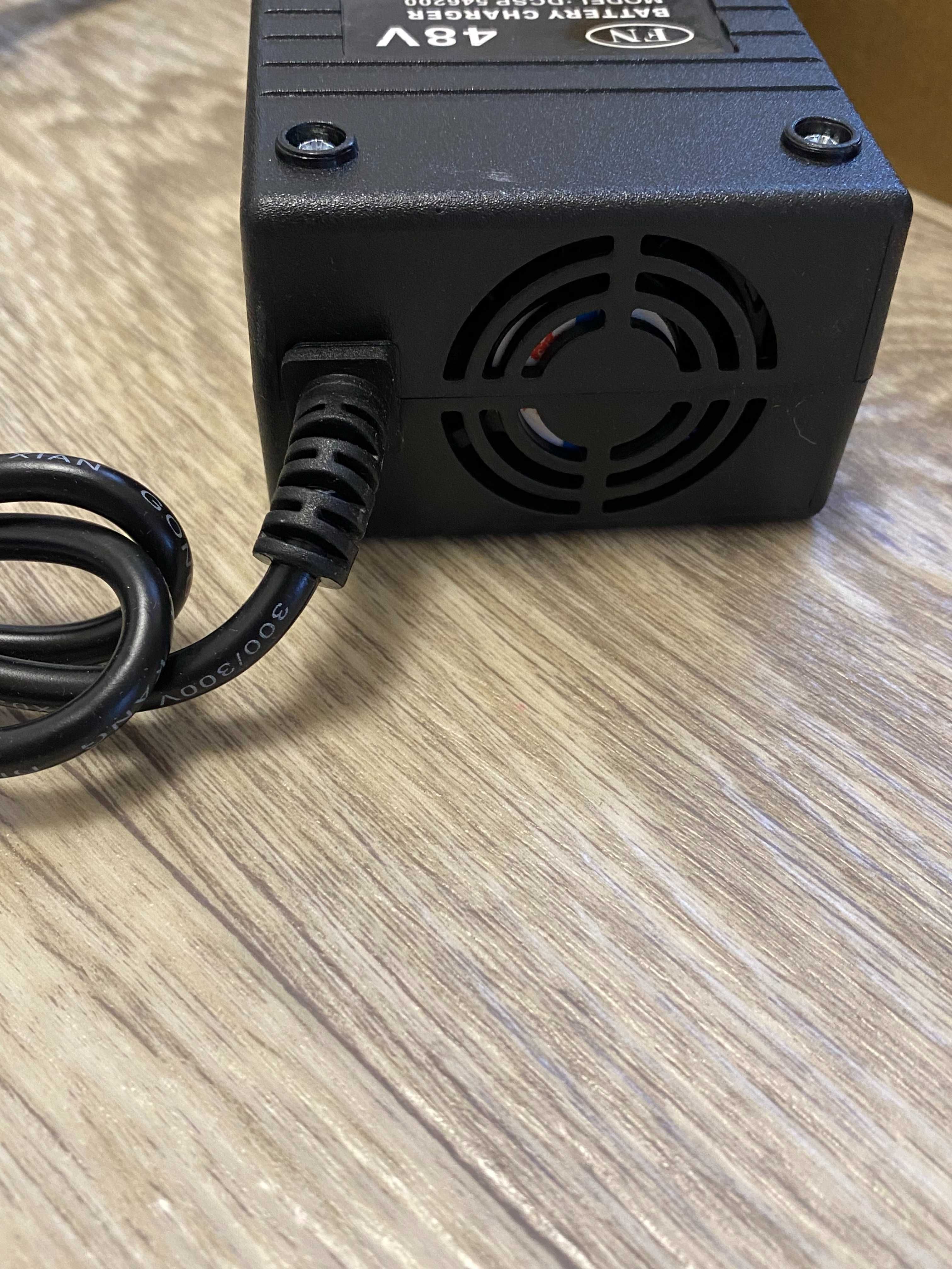 Зарядное устройство Li-ion 48V 54.6V 2A  для электросамокатов  3-pin