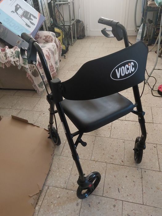 Cadeira auxiliar para pessoas mobilidade reduzida