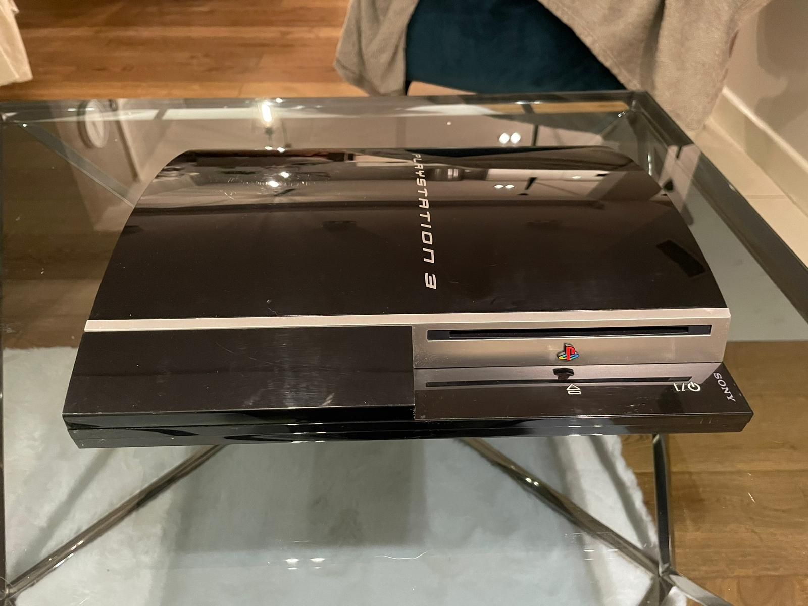 PS3 + pady + mikrofony (SingStar) + 10 gier