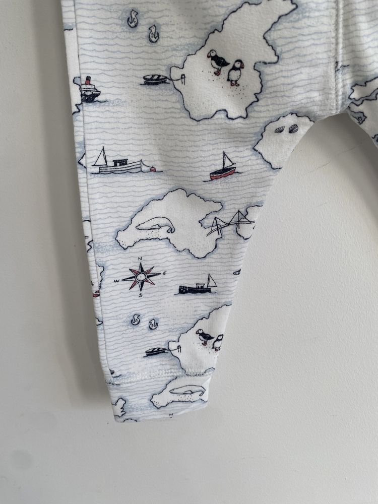 Legginsy newbie 74 białe w statki motyw żeglarski
