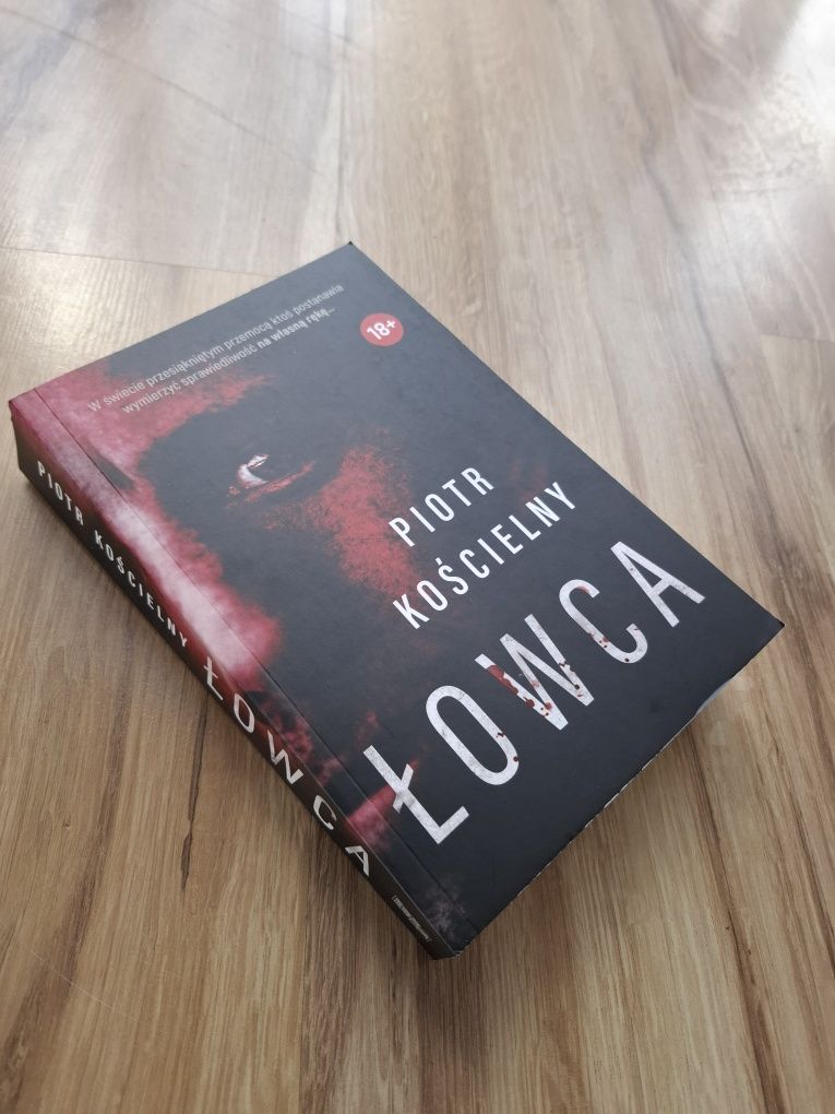ŁOWCA Piotr Kościelny Komisarz Sikora tom 1