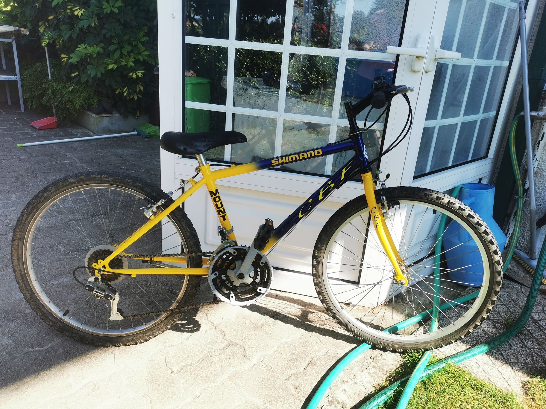 Bicicleta amarela