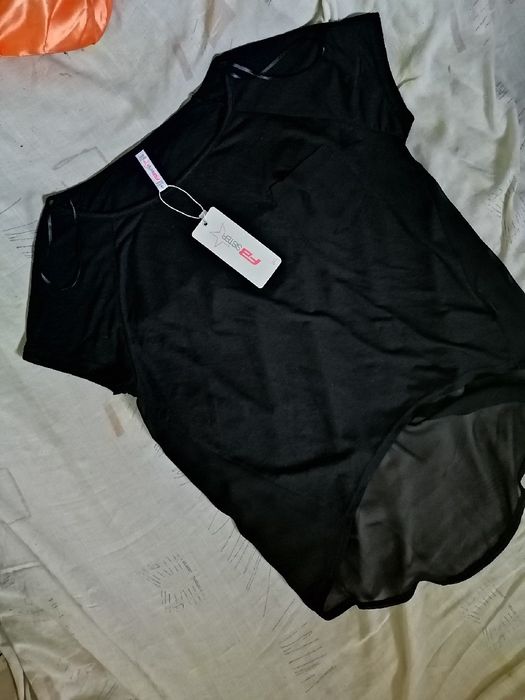 NEW YORKER bluzka. Z TYŁU WYCIĘCIE. I wstawka z innego materiału. S xs