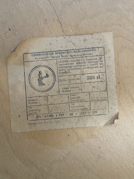 Cztery krzesła typ 200-213 kategoria „B” z 1970 r.