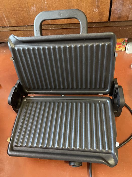 Гриль-барбекю електричний Tefal GC205012