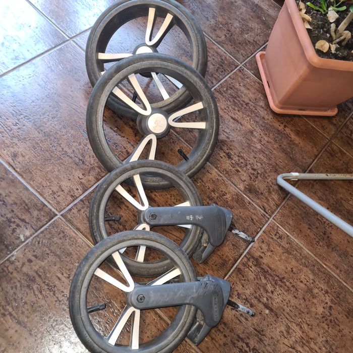 Koła, kółka do wozka Bebetto holland