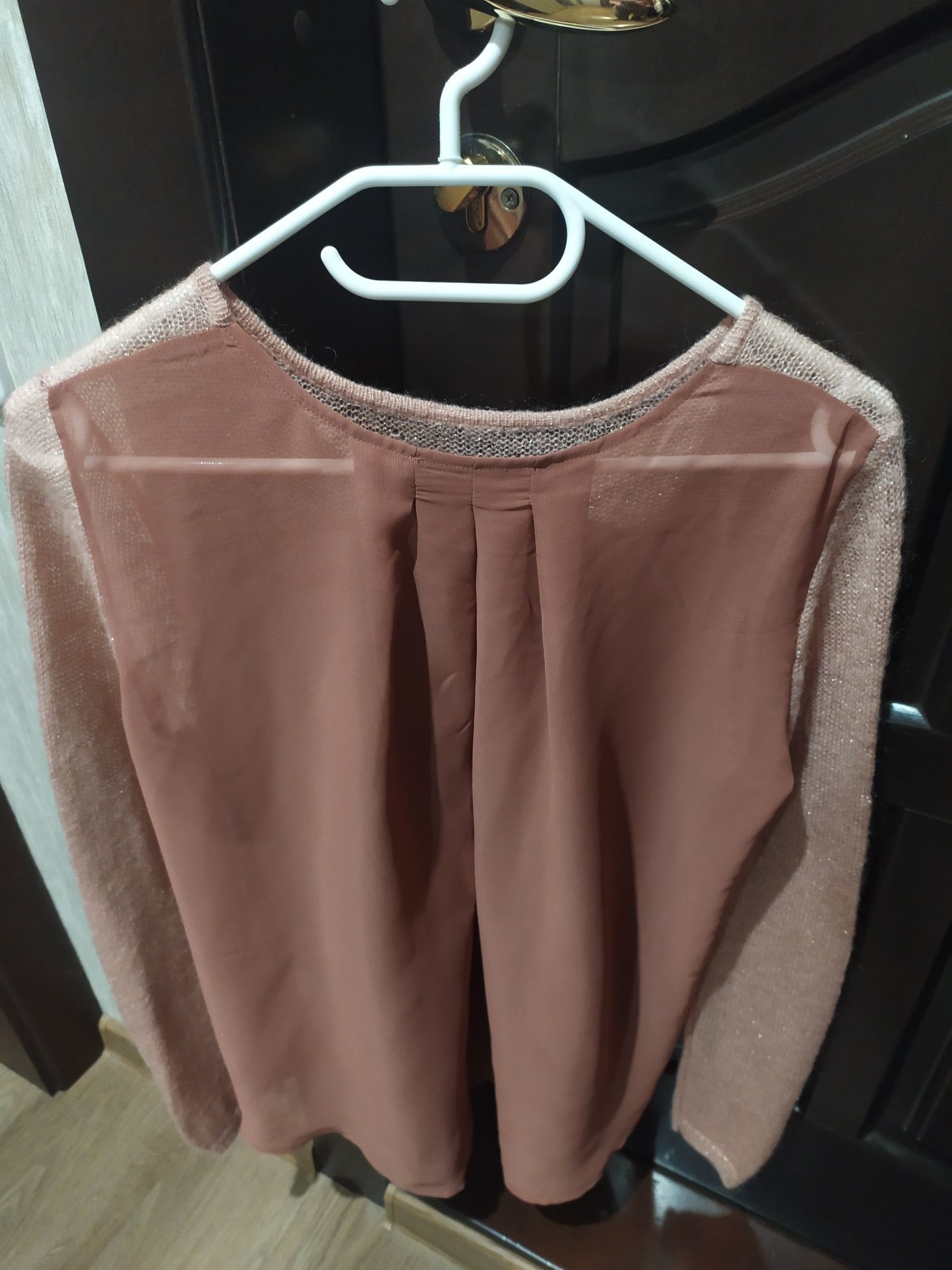 Продается комбинированная женская блуза - свитер пр- во Германия.