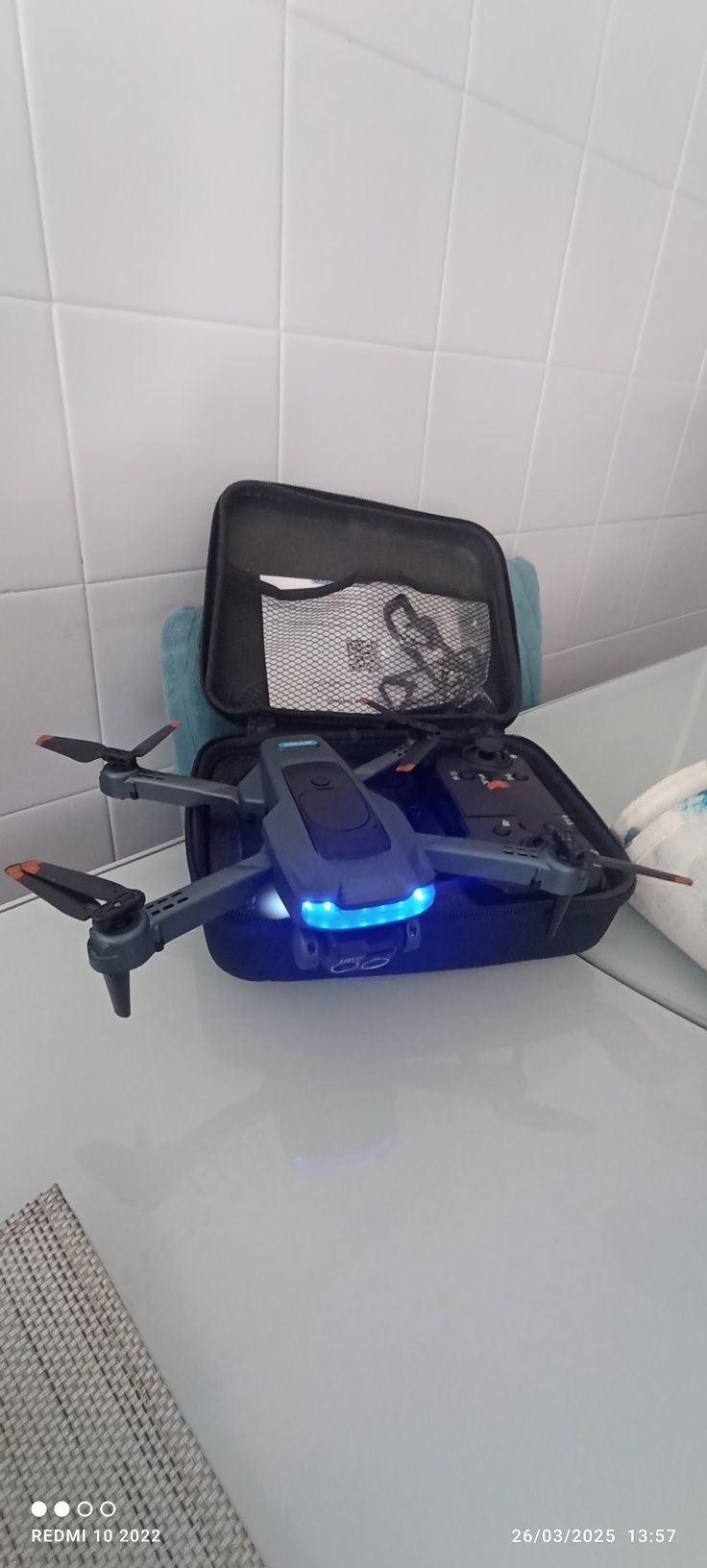 Drone Drone pequeno com 5 baterias novo muito bom