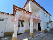 Moradia V3 duplex em Carvalhos de Figueiredo, Tomar