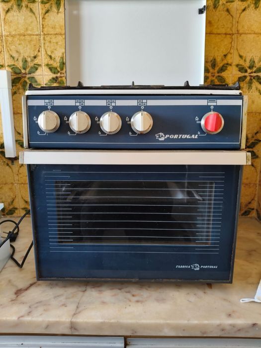 Fogão antigo da marca Portugal