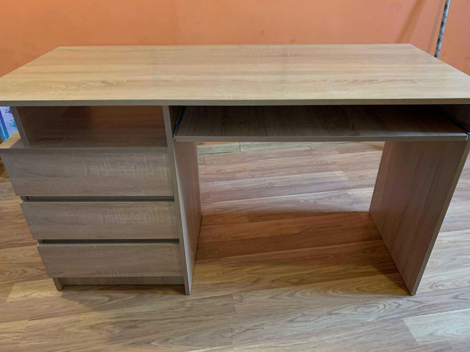 Biurko komputerowe dąb sonoma 135x60x77 cm – idealny stan!