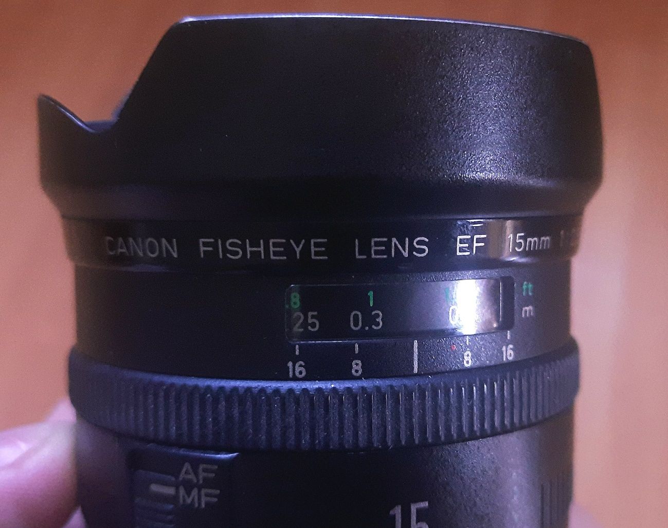 Об'єктив Canon Fisheye EF 15mm f/2.8
