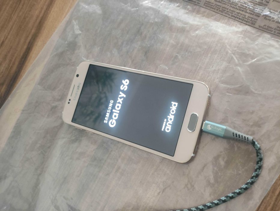 Etui Samsung ładowarka 2 nawigacje telefon głośniki myszka telefon