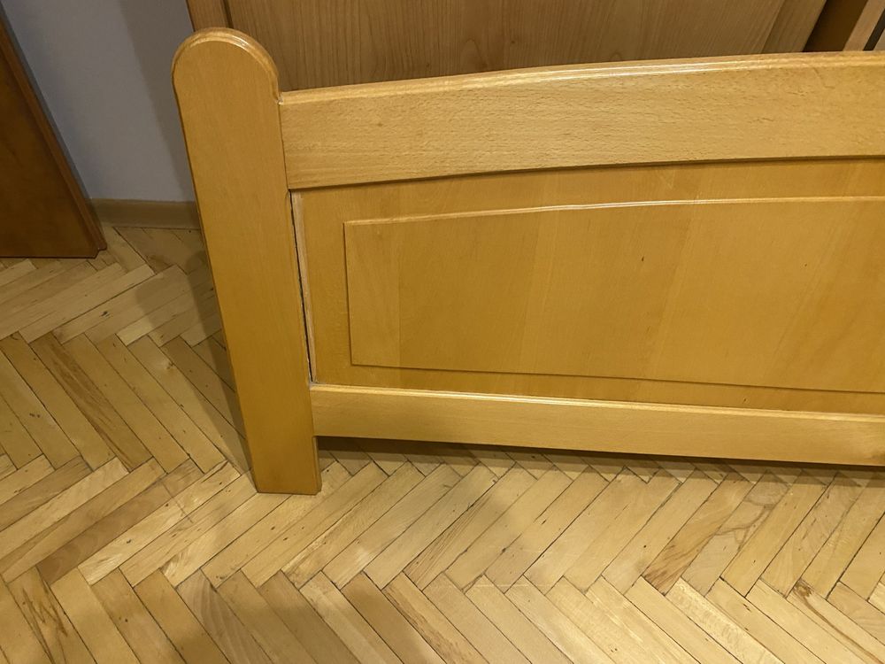 Łóżko drewniane 180cm  x 200cm