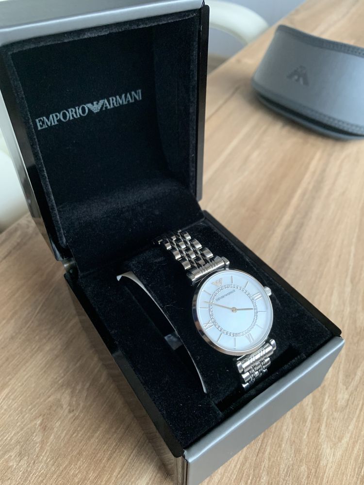 годинник Armani