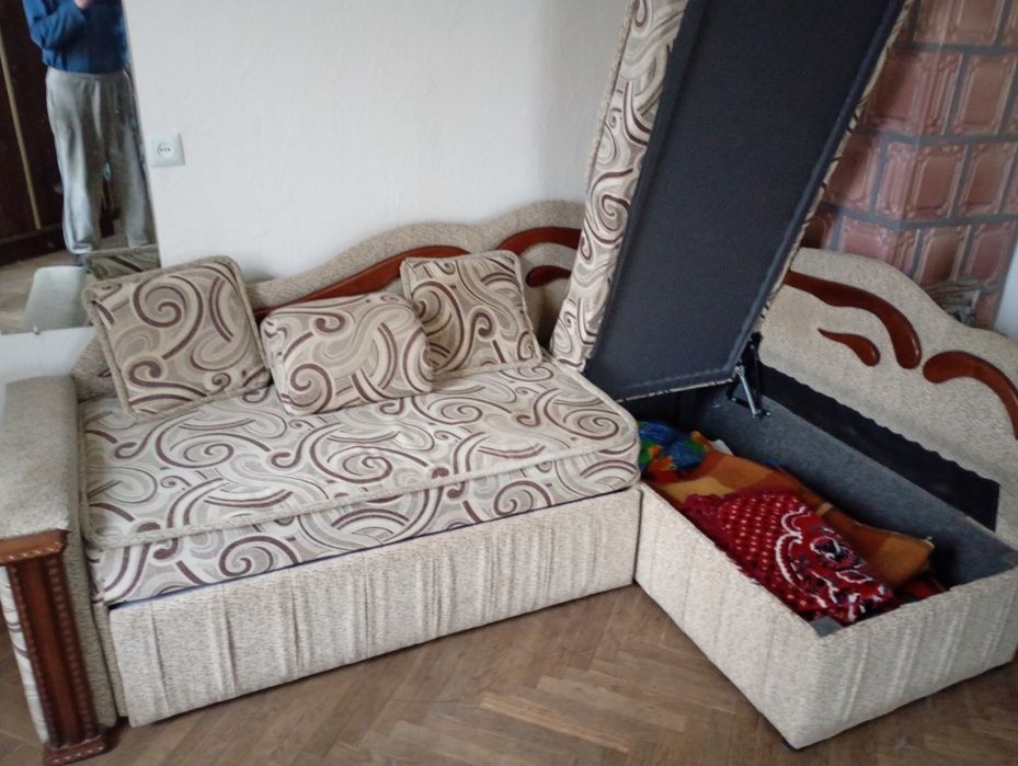 Диван кутовий розкдадний 3000 грн