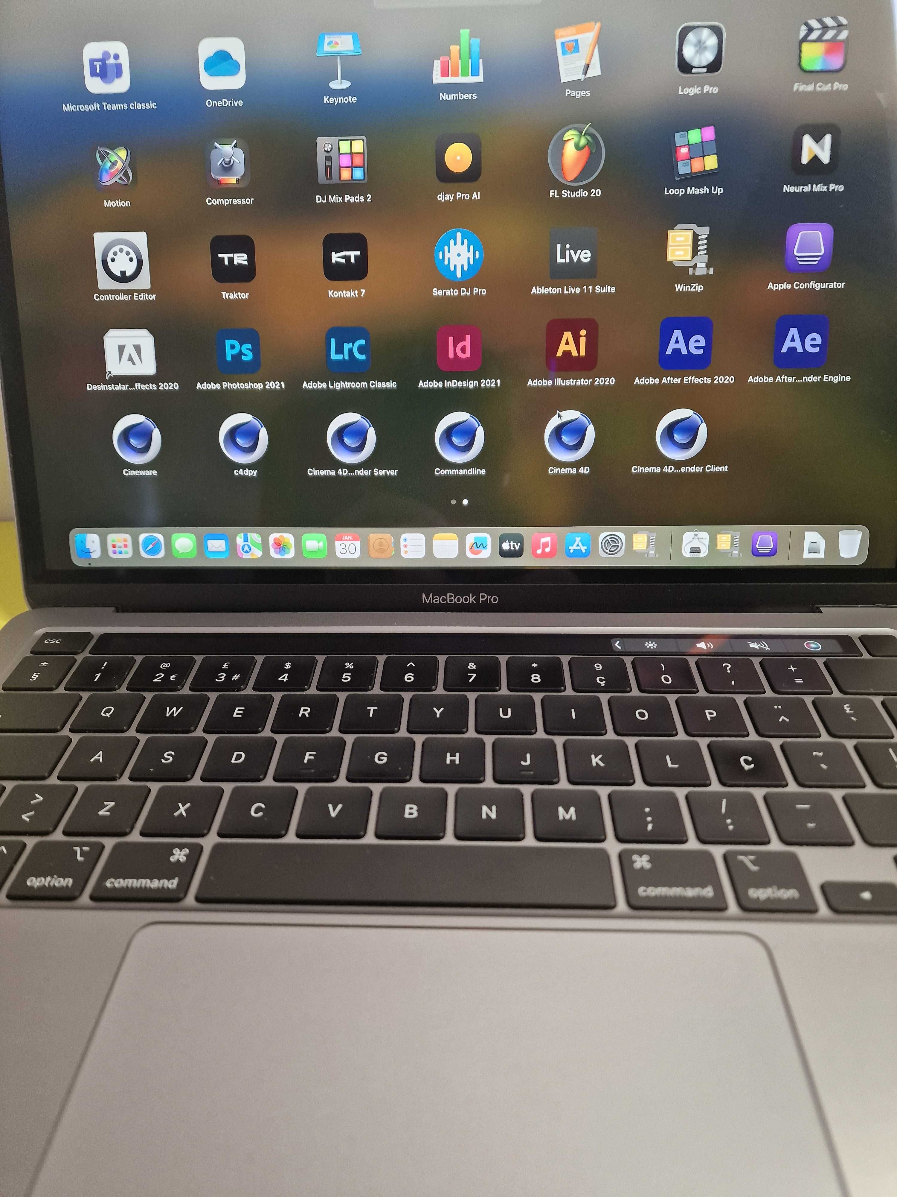 MacBook Pro (13 polegadas, 2020 Touchbar com varios programas)