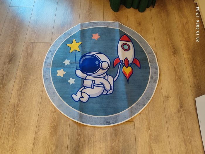 Nowy dywan do pokoju dziecięcego Astronauta 80 cm