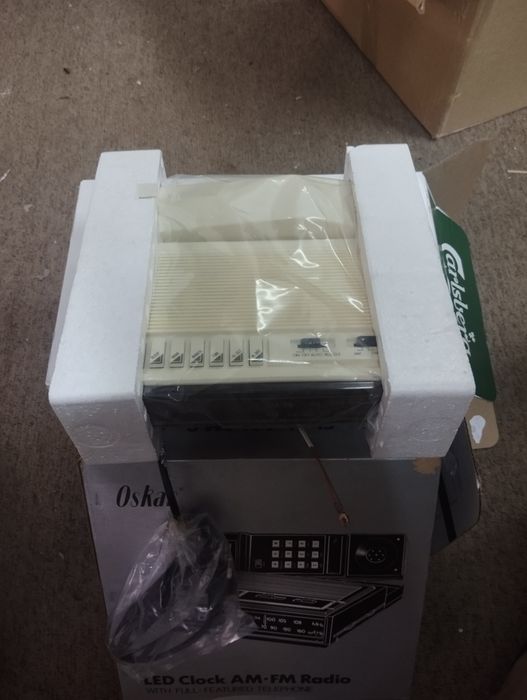 Radio despertador com telefone vintage