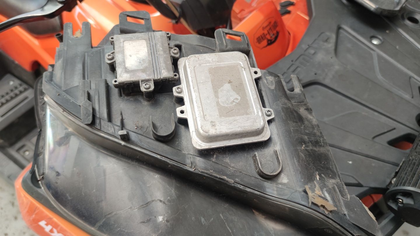 BMW e60 lift lampa bixenon skrętny. Europa