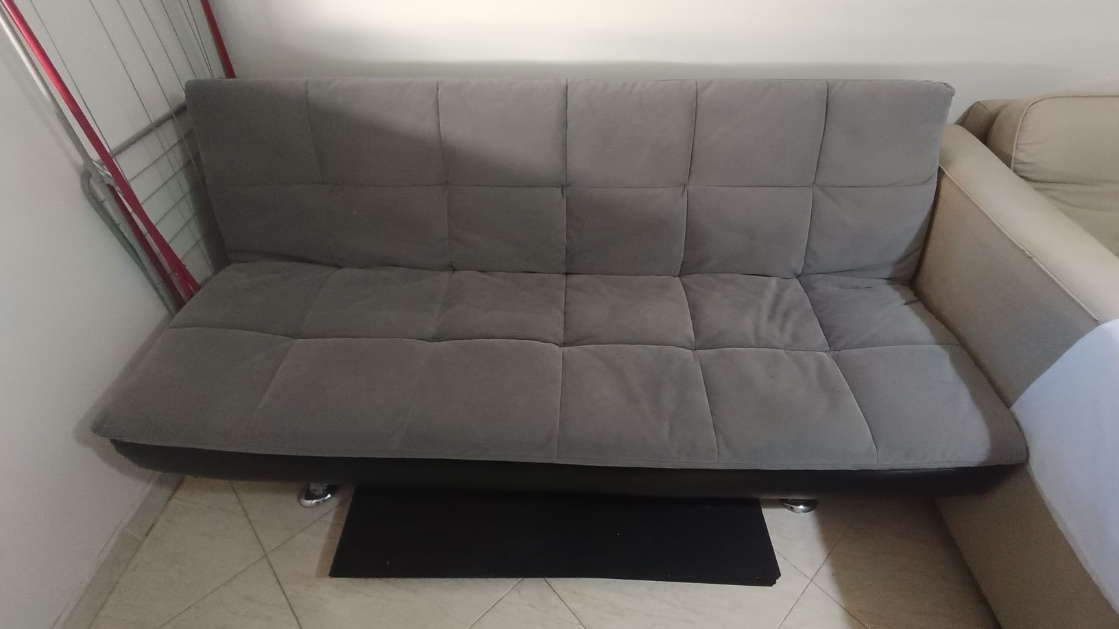 Vendo sofá-cama em bom estado de conservação