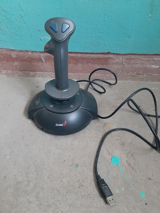 Игровой  джостик