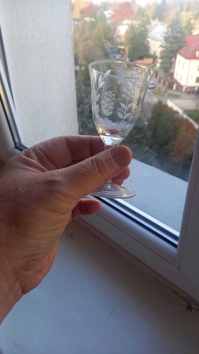 Komplet kieliszków ręcznie szlifowanych, cena za wszystkie.