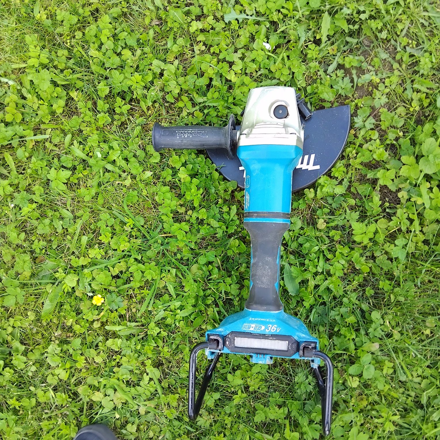 Szlifierka kątowa Makita DGA 900