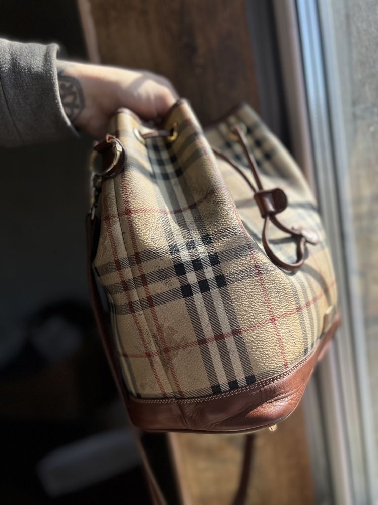 Сумка кожаная на длинном ремне Burberry оригинал номерная
