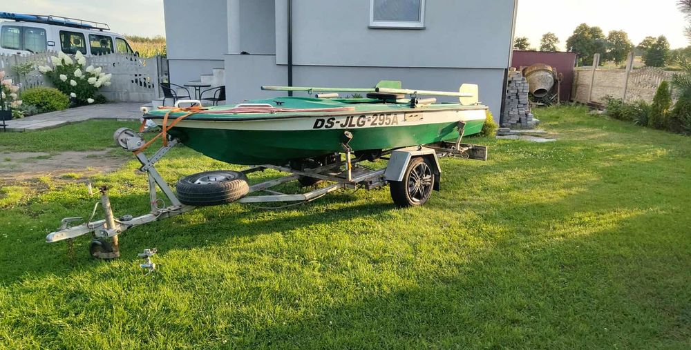 Łódka / Motorówka + zarejestrowana przyczepa