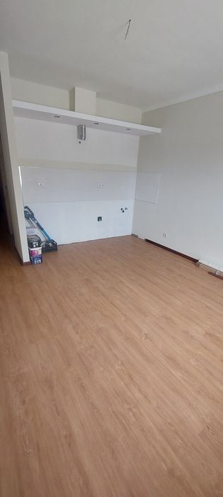 Aplicacao de pavimento flutuante e ceramicas