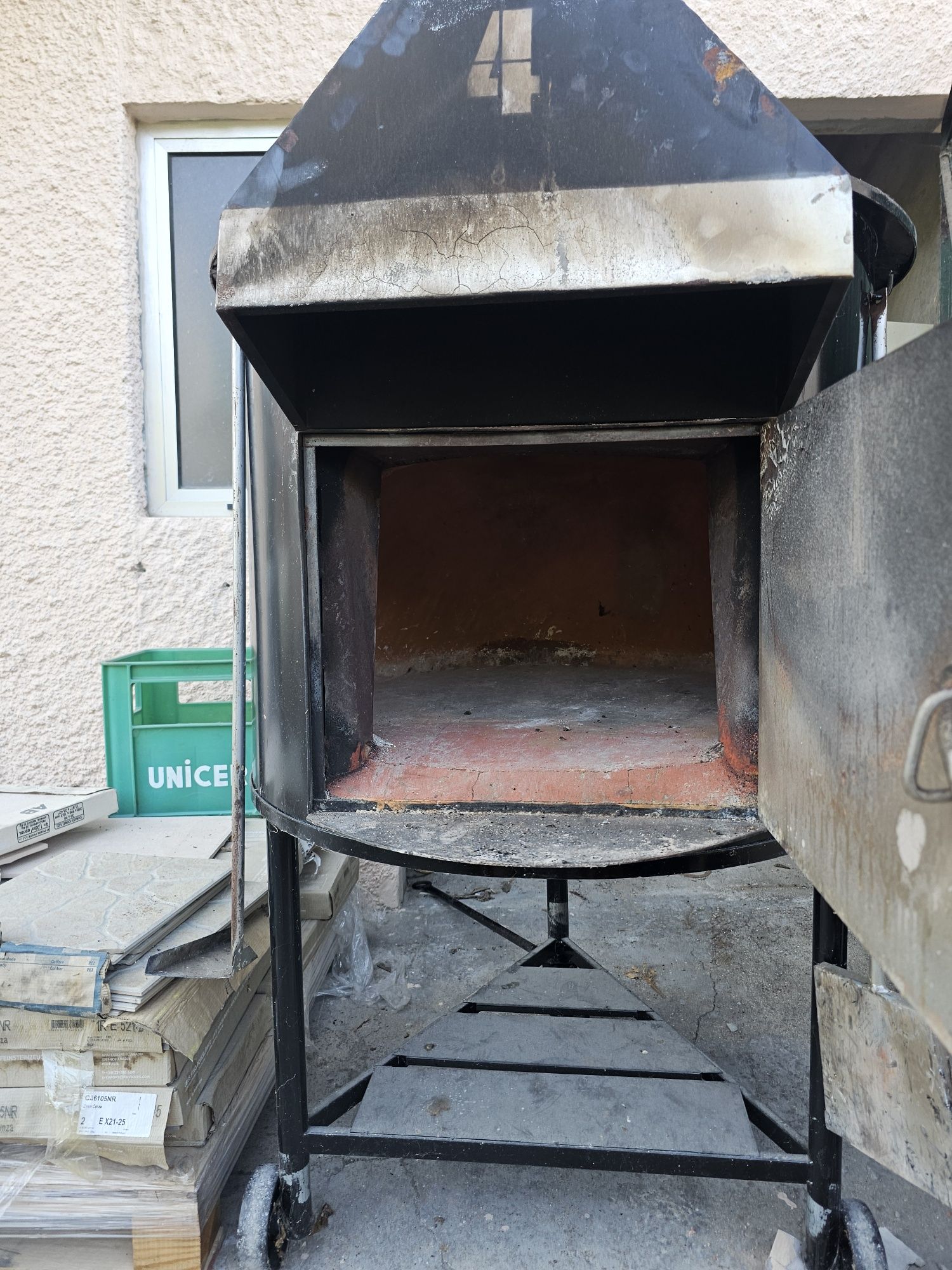 Forno a lenha usado uma vez