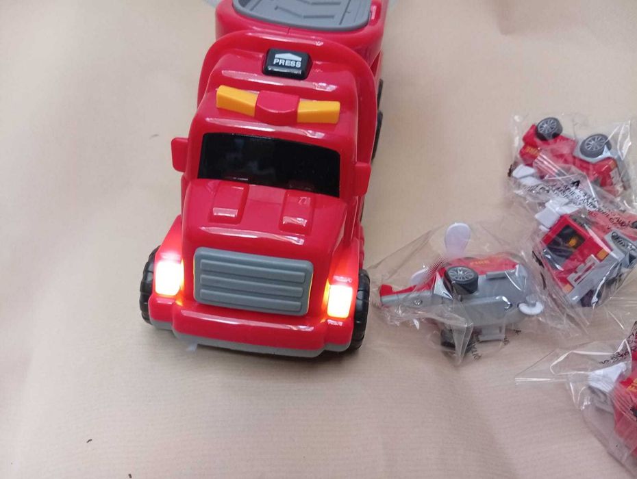 Brinquedo novo e embalado, camião dos bombeiros