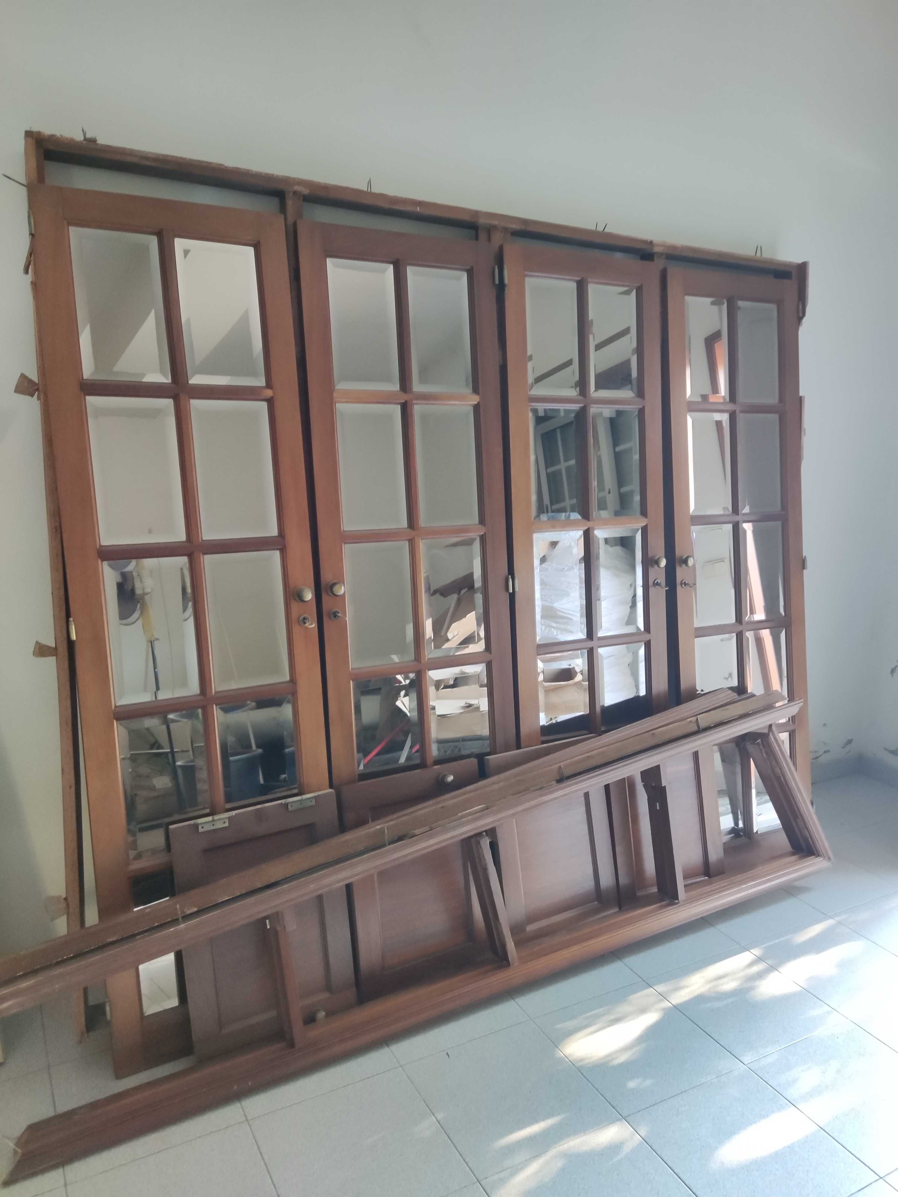 Estrutura + Portas de Armário de Quarto