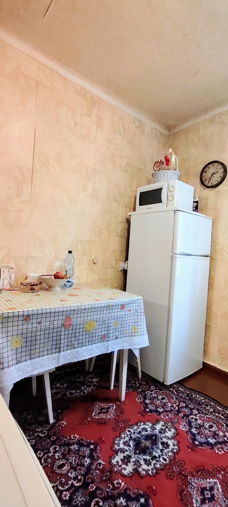 Продам однокімнатну квартиру по вулиці Соборній біля  кінотеатру.