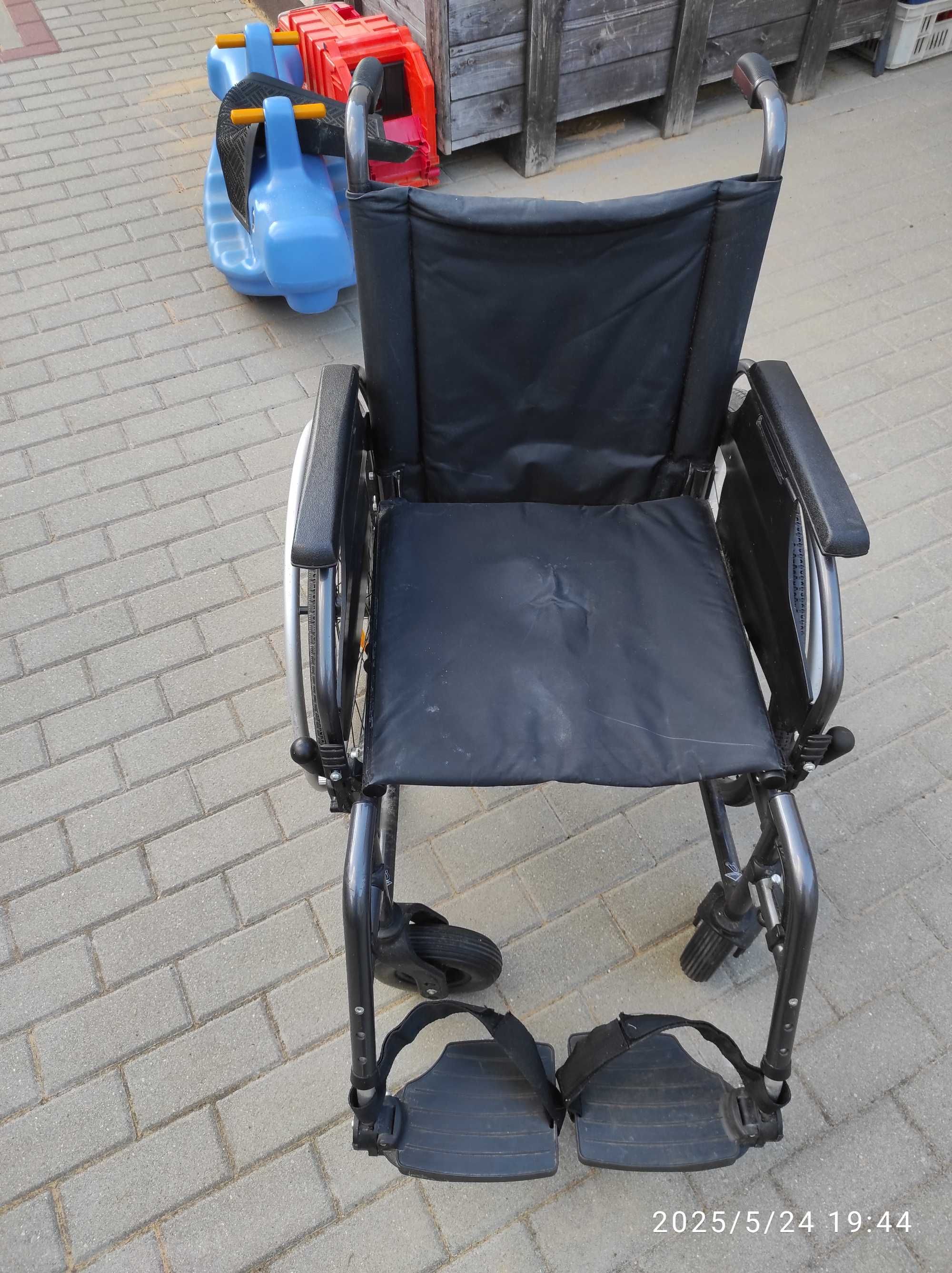Wózek inwalidzki aluminiowy D200. Waga 14,3 kg