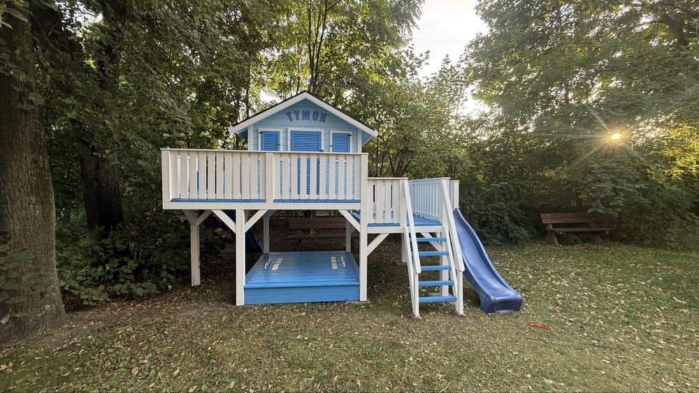 Piekny Nowy Domek drewniany dla dzieci ze zjezdzalniami i piaskownica
