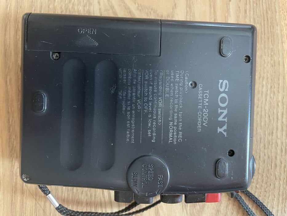 Диктофон Sony з касетою