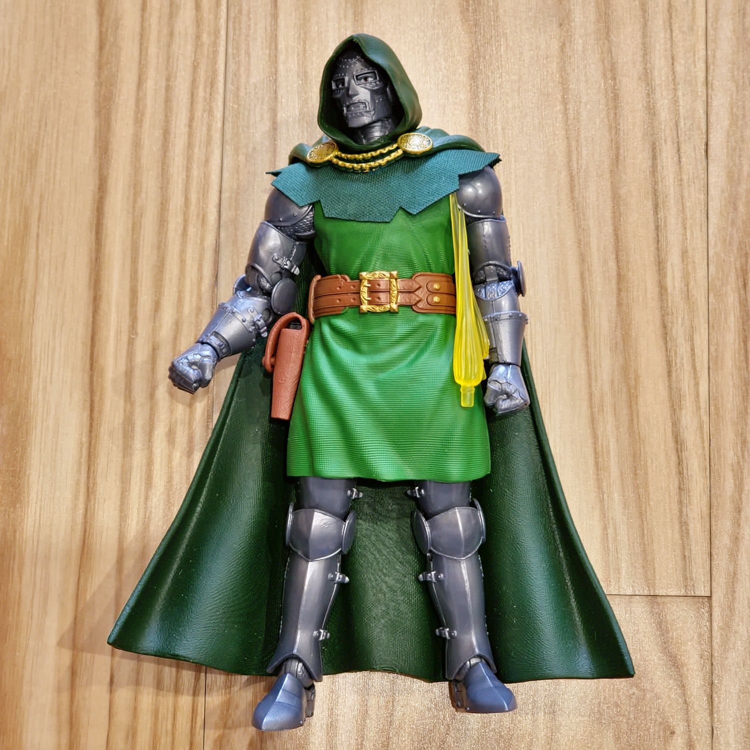 Marvel Legends Dr Doom Retro (bez części akcesoriów)