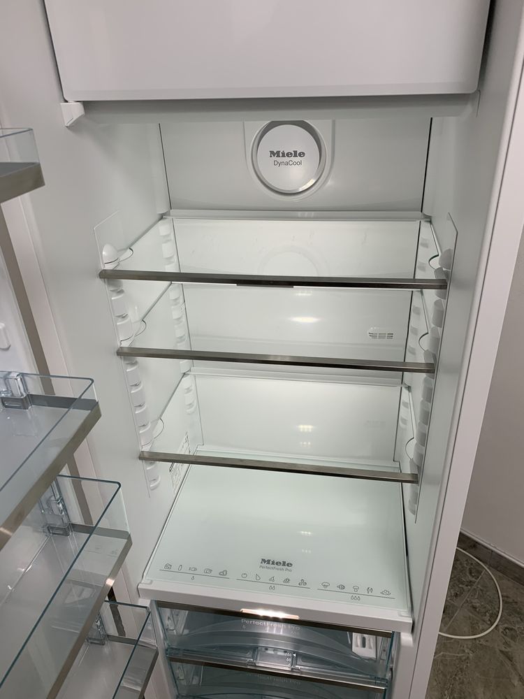 Холодильник Miele K37682